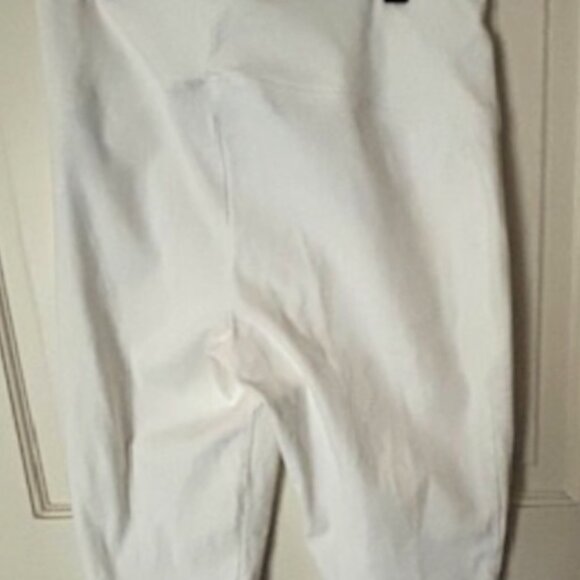 Women with Control White Capri Pants MP Medium Petite  Pedal Pushers  Side Slit - Picture 4 of 4